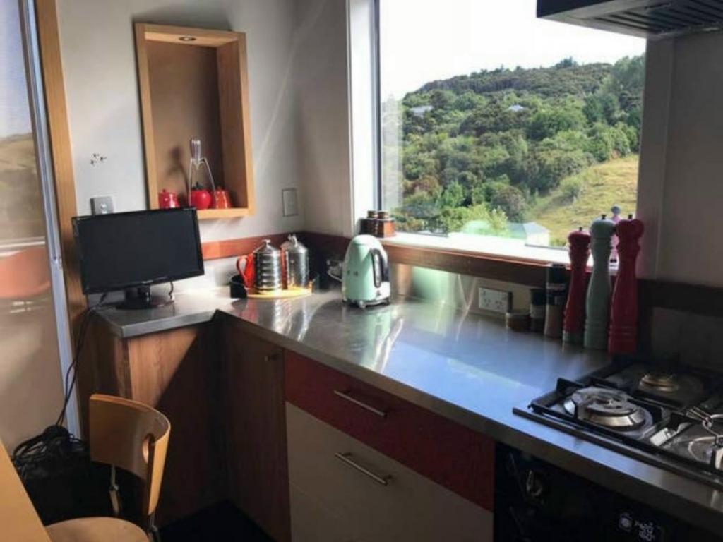 Akaroa Sunshine Views and Spa Pool !!! photo 4
