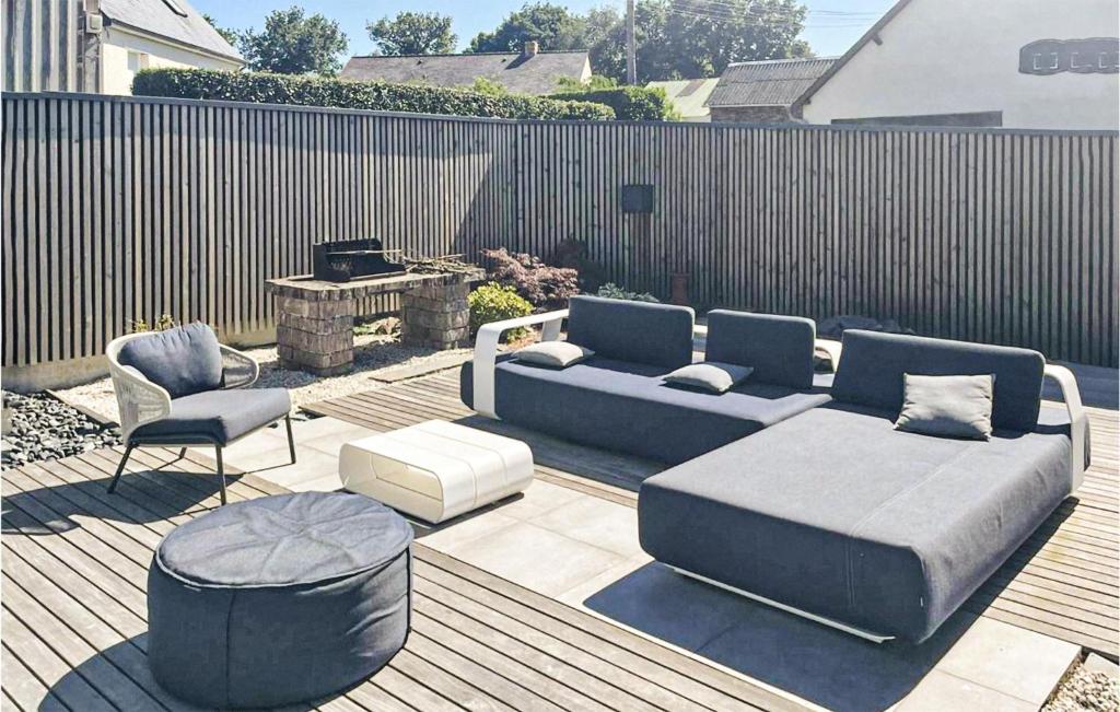 Stunning Home In Montfort-sur-meu With Outdoor Swimming Pool, Heated Swimming Pool And Private Swimming Pool photo 1