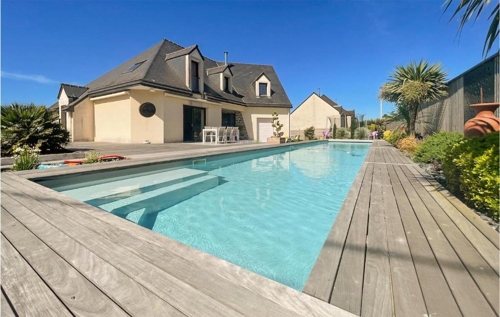 Stunning Home In Montfort-sur-meu With Outdoor Swimming Pool, Heated Swimming Pool And Private Swimming Pool