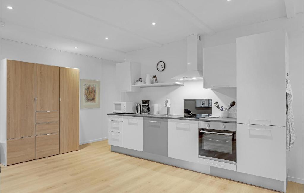 Stunning Apartment In Nex With Wifi photo 3