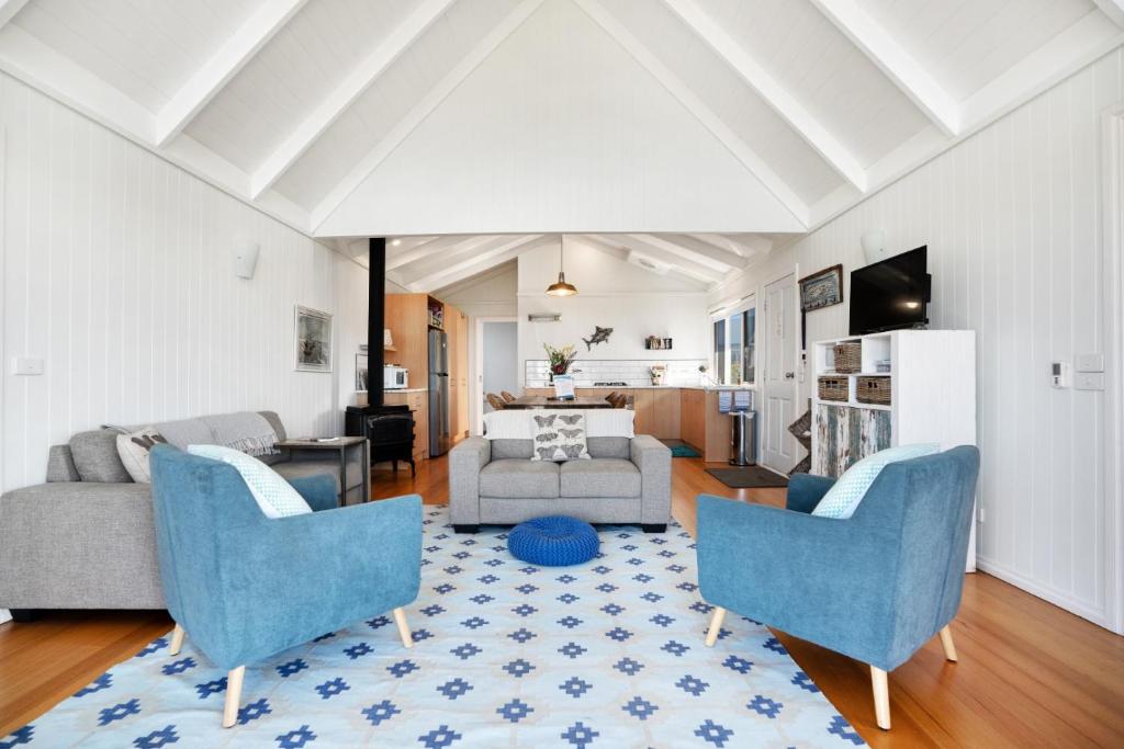 Bear Gully Coastal Cottages - Tap to explore photos