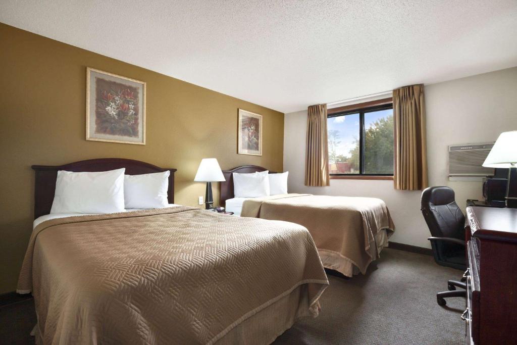 Travelodge by Wyndham La Porte/Michigan City Area photo 4