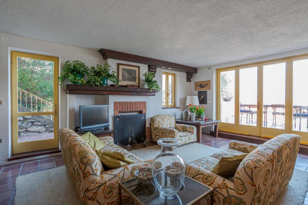 Limonta Lake View Villa with Terrace photo 2