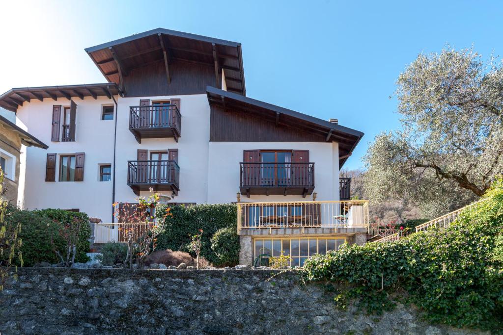 Limonta Lake View Villa with Terrace photo 4