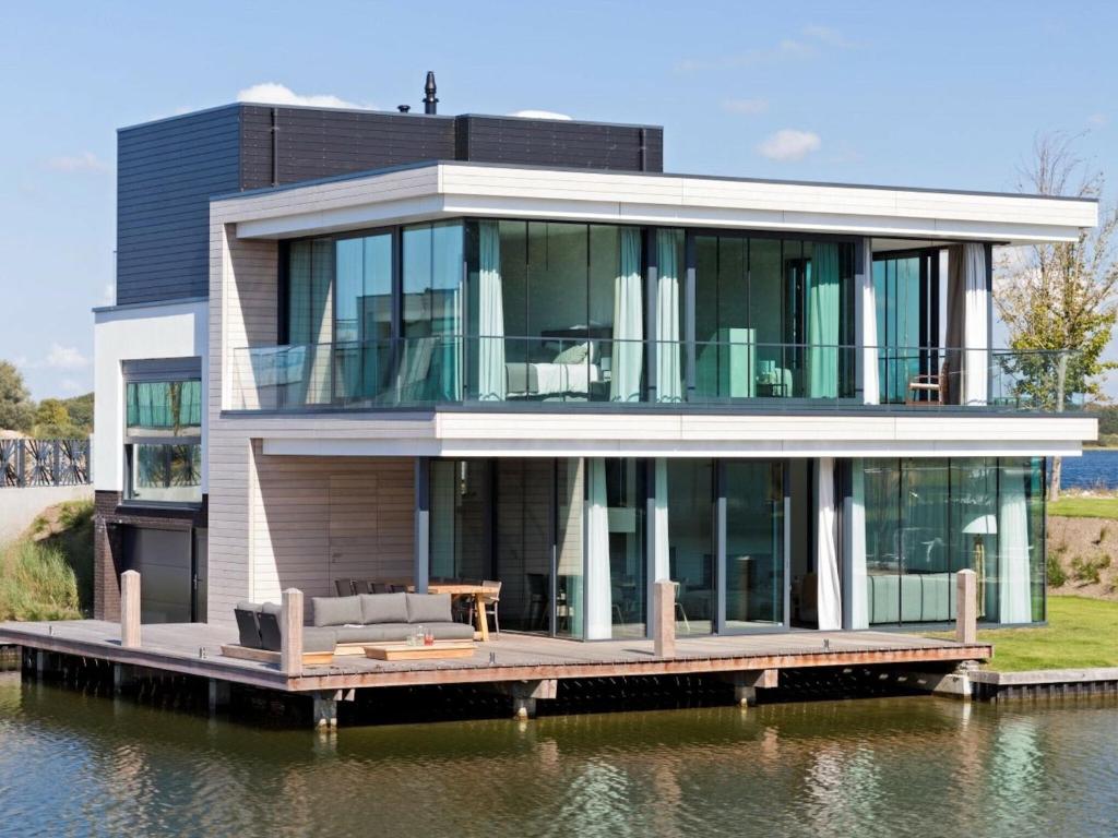 Luxury villa with boathouse on the Veerse Meer photo 1