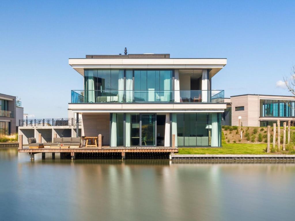 Luxury villa with boathouse on the Veerse Meer
