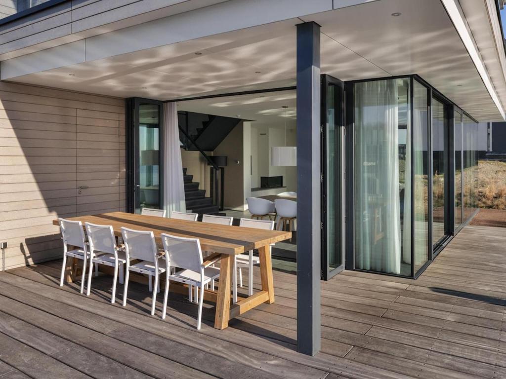 Luxury villa with boathouse on the Veerse Meer photo 4