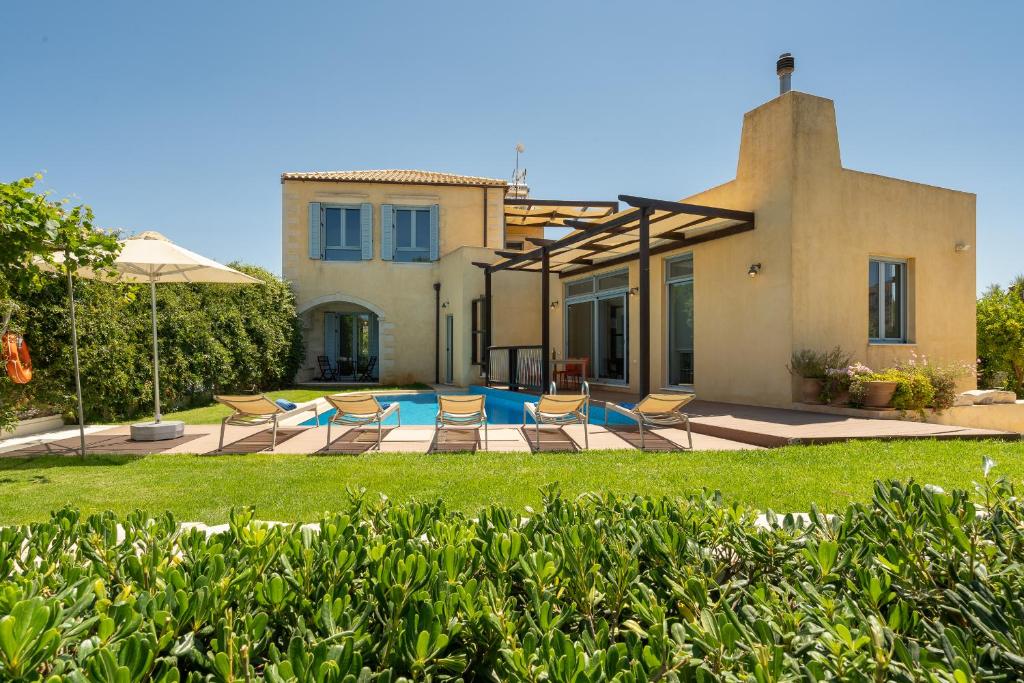 Calma Seaside Villa photo 1