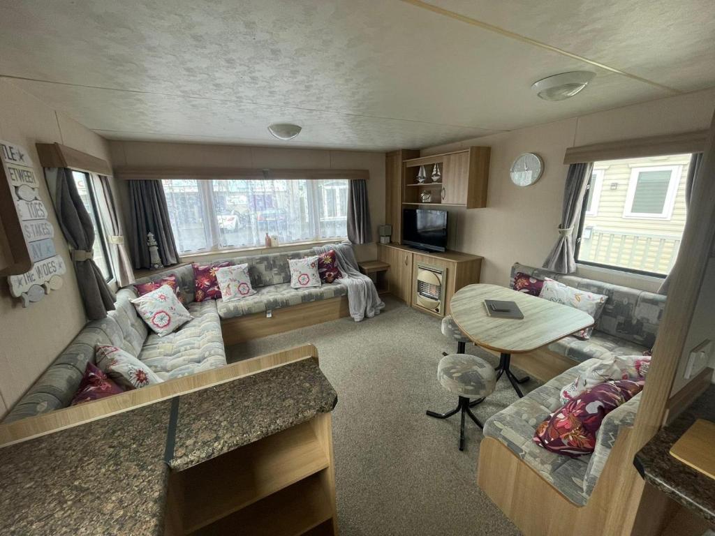No. 1 Family Caravan at Golden Gate Holiday Centre, Sleeps 6 photo 2