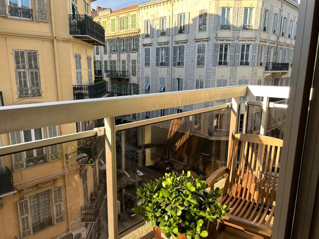 Nice la Belle, city centre 1 bed, 2 terrace, quiet photo 3
