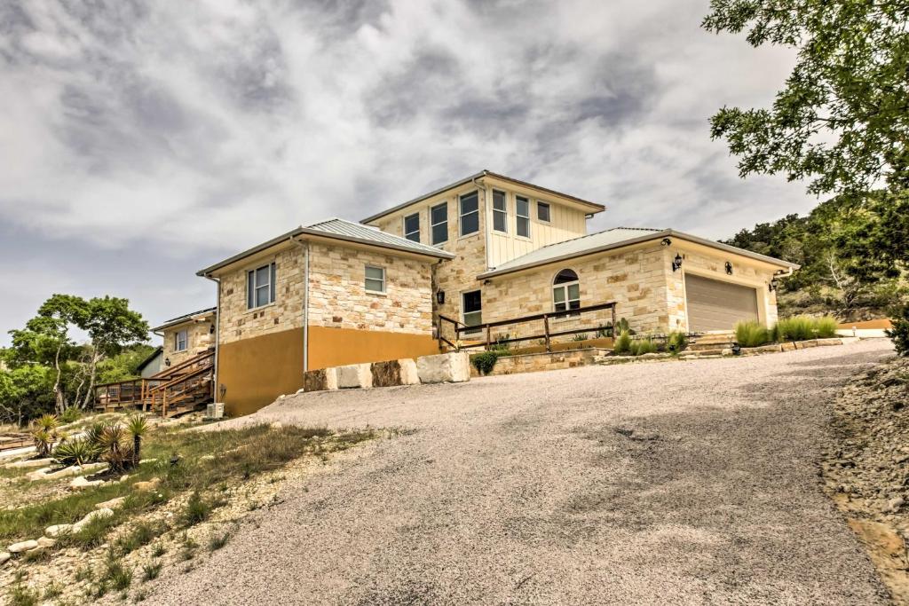 Ladera Hill Country Estate on 13 Acres with Hot Tub
