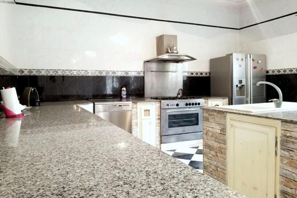 Appartement 200 m 2 + 5 min du c.c.o