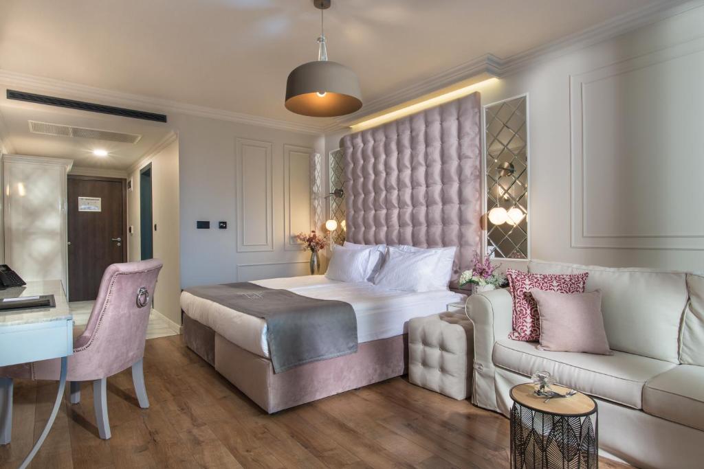 Casa di Fiore SPA & Medical Hotel Room Type - Deluxe Double Room with Balcony and Side Sea View - Free Parking and SPA Access Casa di Fiore SPA & Medical Hotel Room Type - Deluxe Double Room with Balcony and Side Sea View - Free Parking and SPA Access