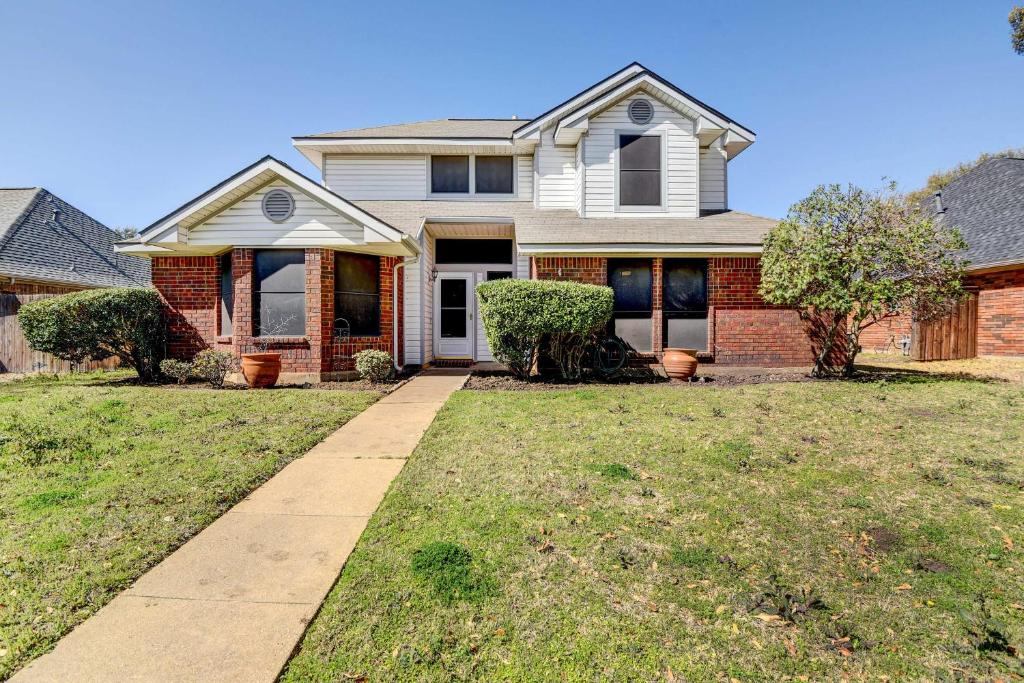 Grand Prairie Home, 4 Mi to Joe Pool Lake! photo 2