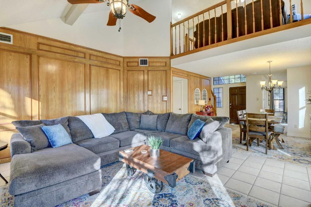 Grand Prairie Home, 4 Mi to Joe Pool Lake! photo 4