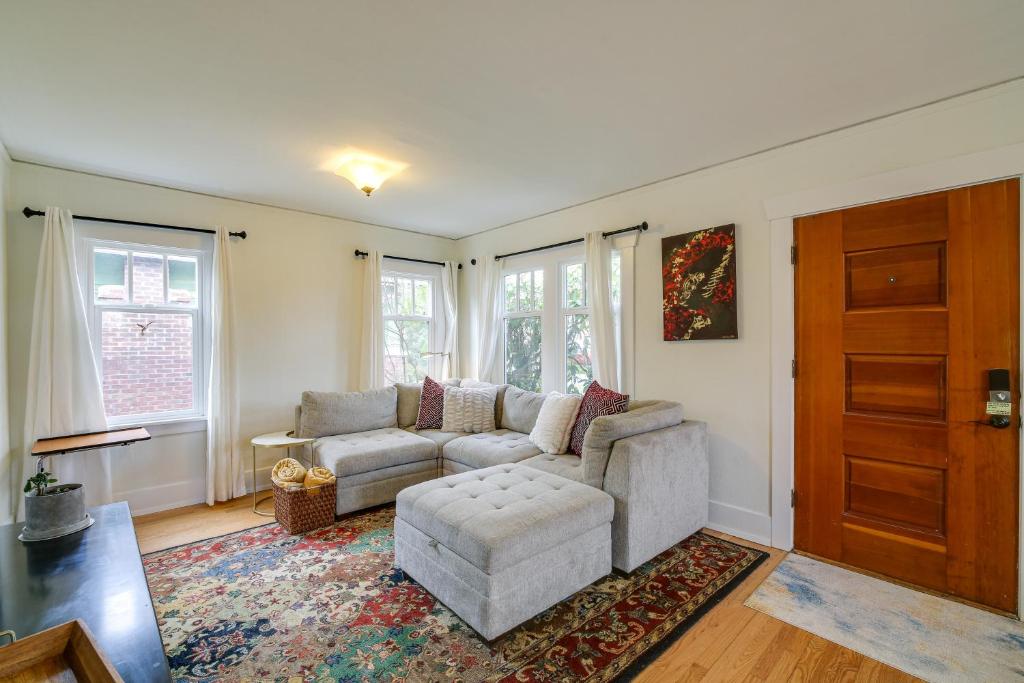 Charming Tacoma Vacation Home with Fenced Yard photo 2