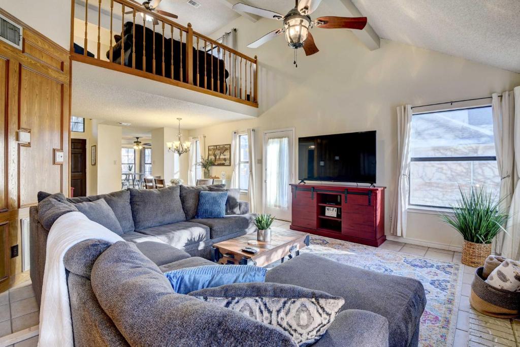 Grand Prairie Home, 4 Mi to Joe Pool Lake! photo 3