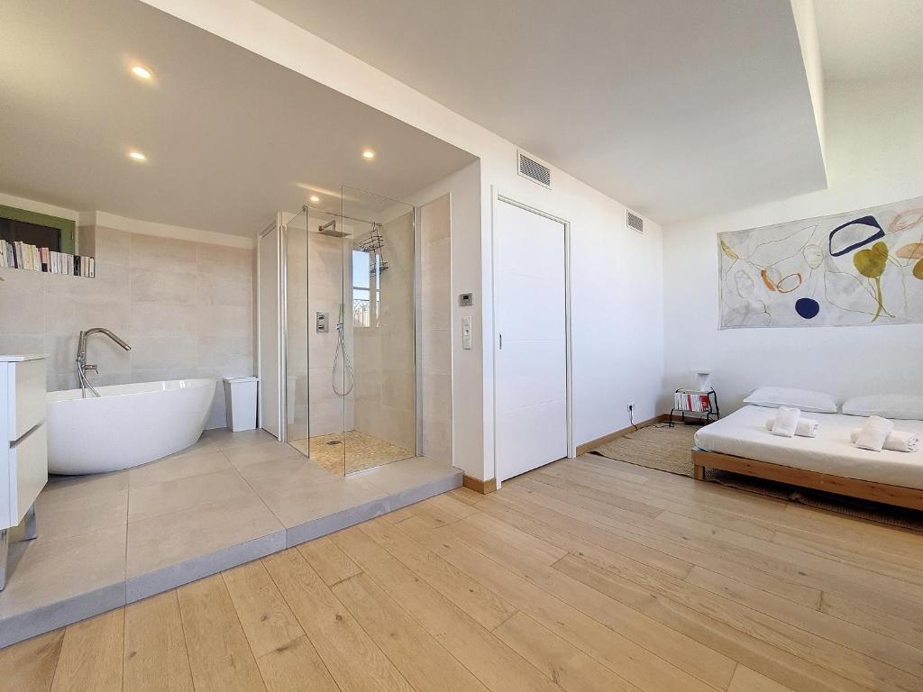 Nestor&Jeeves - NICE TO MEET YOU - Central - Top floor photo 3