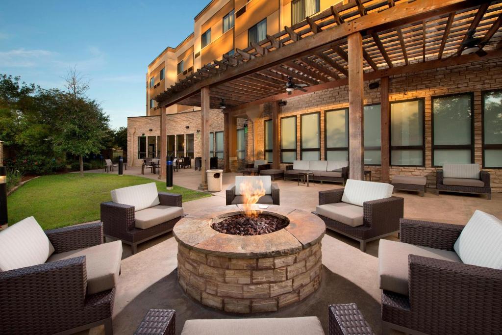 Courtyard Lufkin image