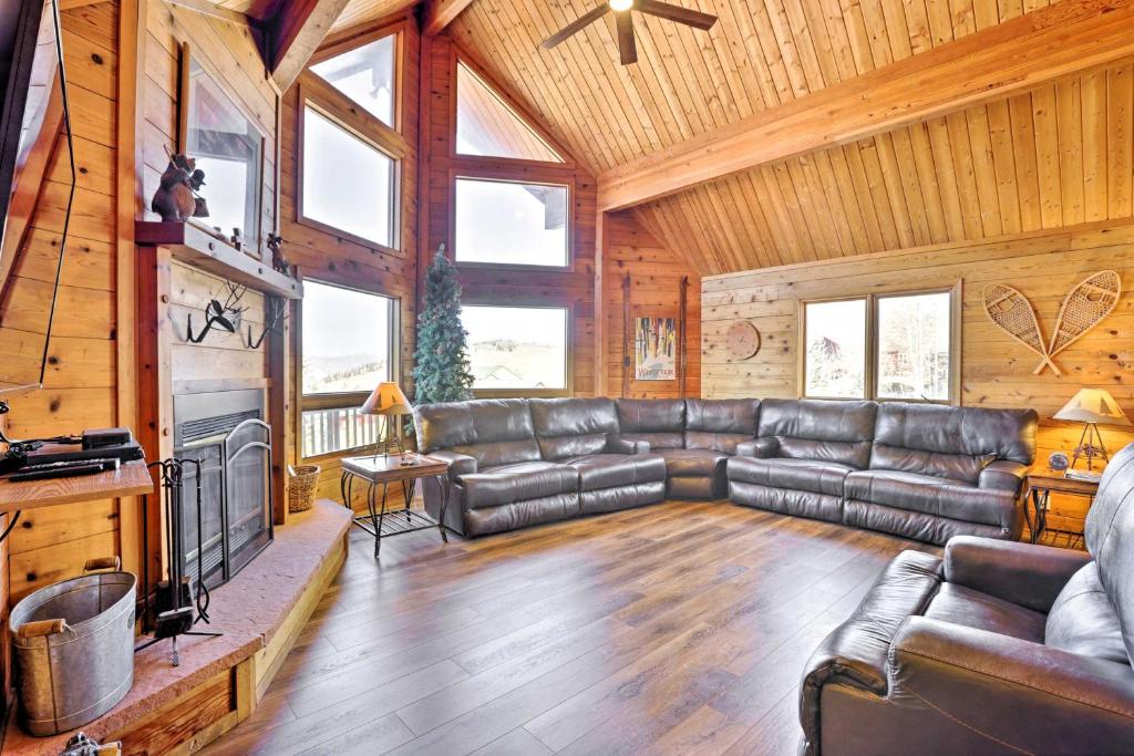 Spacious Family Cabin about 1 Mi to Granby Ranch! photo 1