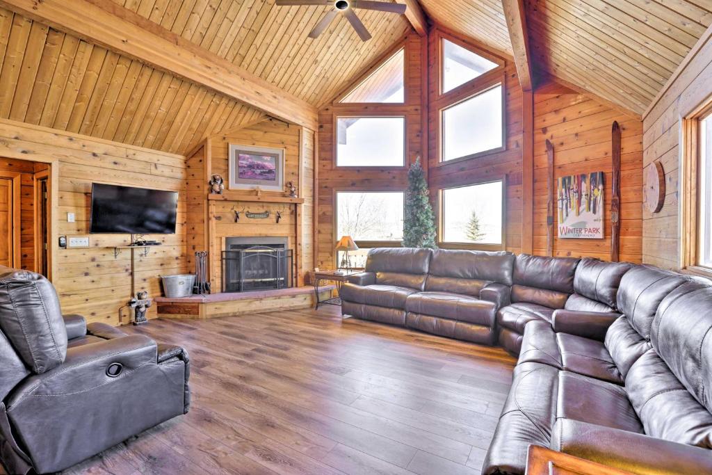 Spacious Family Cabin about 1 Mi to Granby Ranch! photo 2