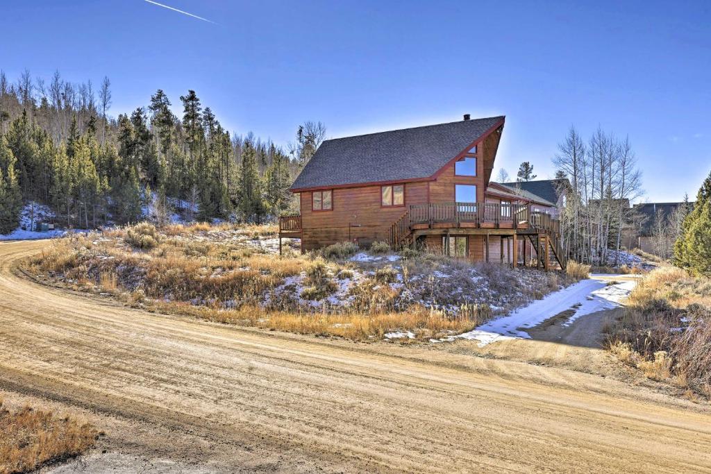 Spacious Family Cabin about 1 Mi to Granby Ranch! photo 3