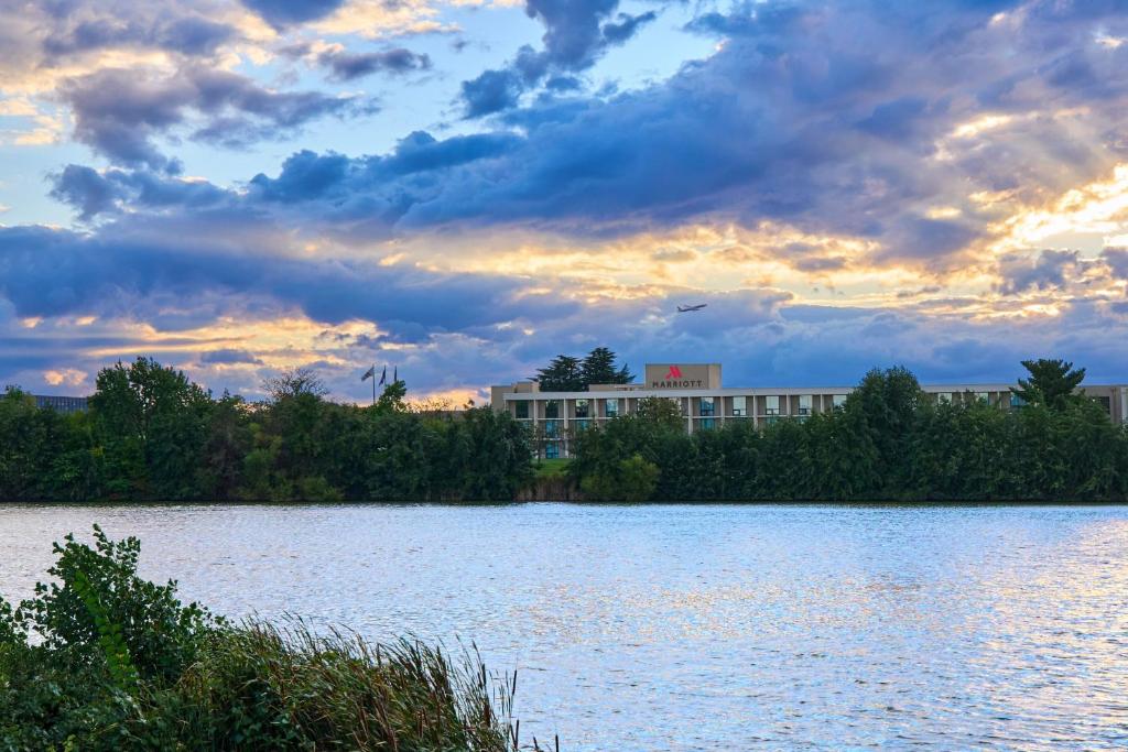 Washington Dulles Airport Marriott image