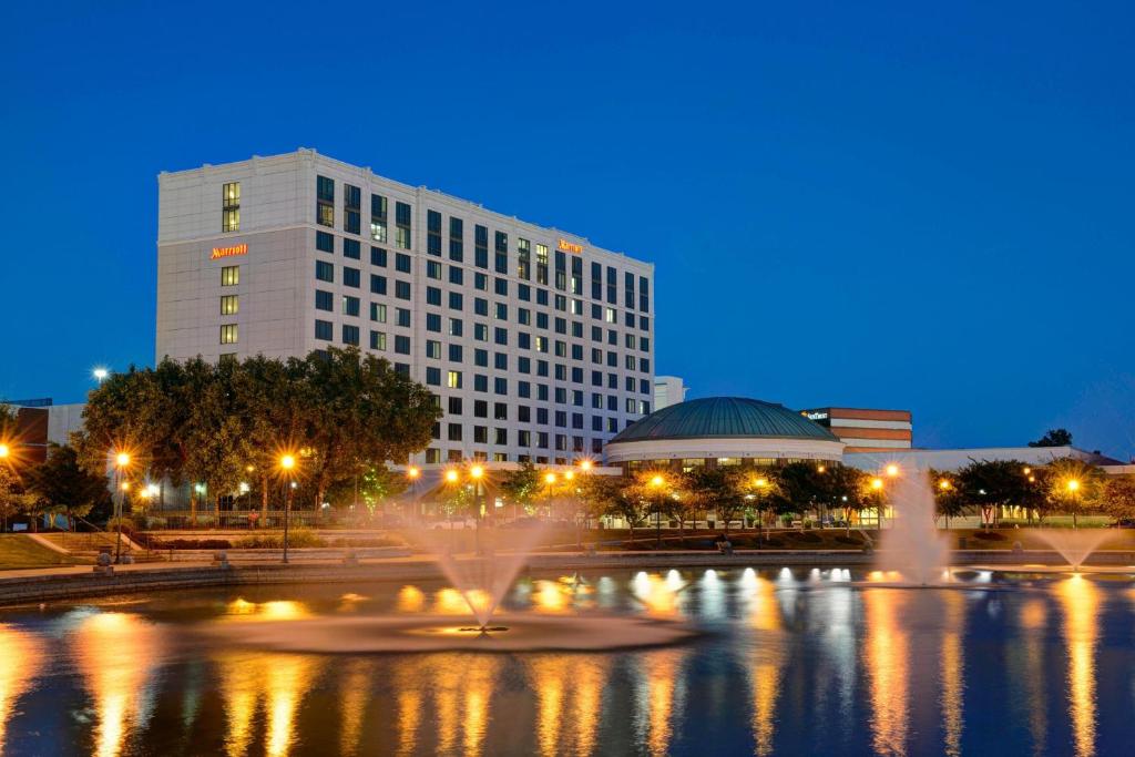 Newport News Marriott at City Center photo 2