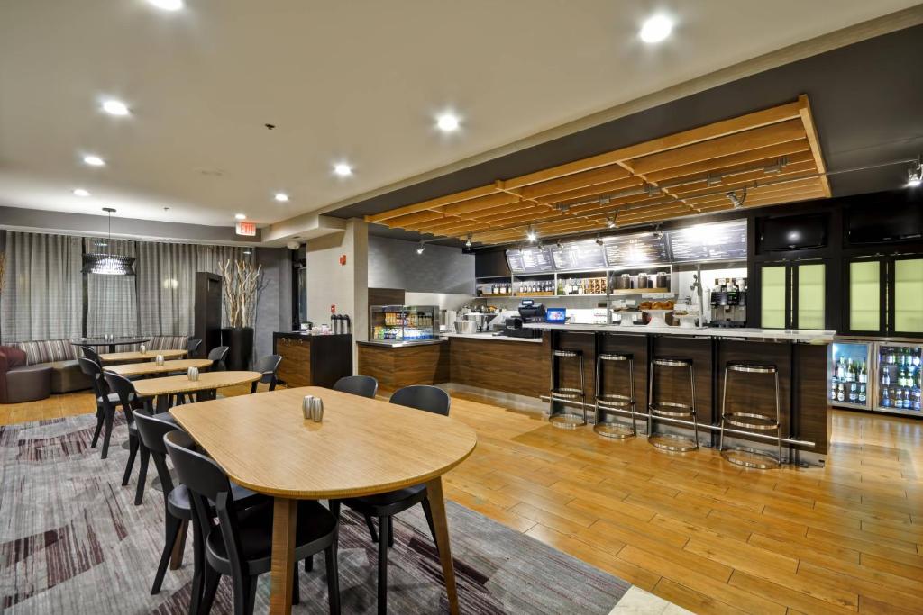 Courtyard by Marriott Jacksonville Airport image