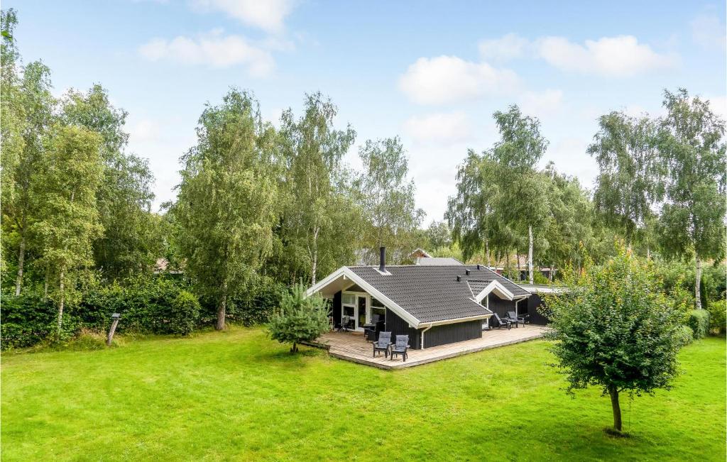 Amazing Home In Fllenslev With 3 Bedrooms And Wifi
