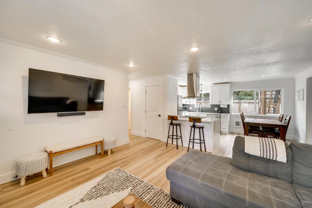 Vancouver Vacation Rental 16 Mi to Portland! photo 4