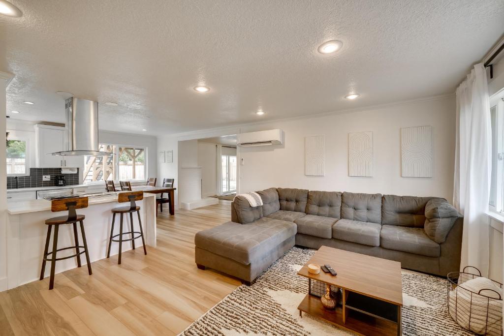 Vancouver Vacation Rental 16 Mi to Portland! photo 3