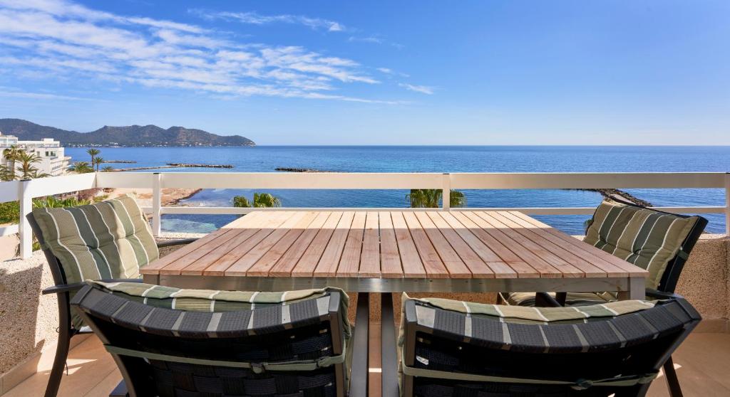 Apartamento Torre Bona - Seafront, 10 meters from the beach! photo 2