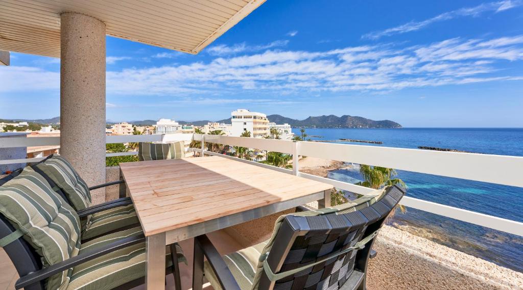 Apartamento Torre Bona - Seafront, 10 meters from the beach! photo 3