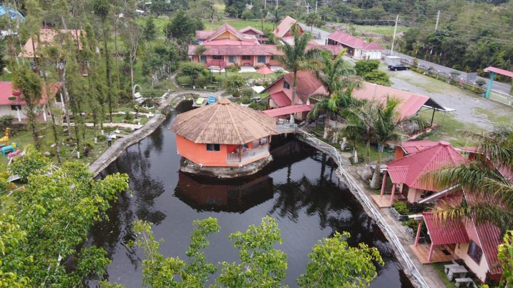 Cabañas Mountain River Lake Inn