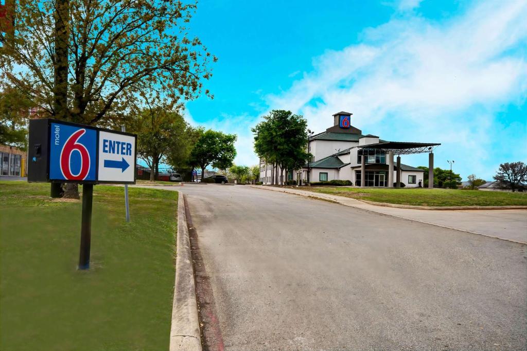 Motel 6 San Antonio, TX - Sea World North image