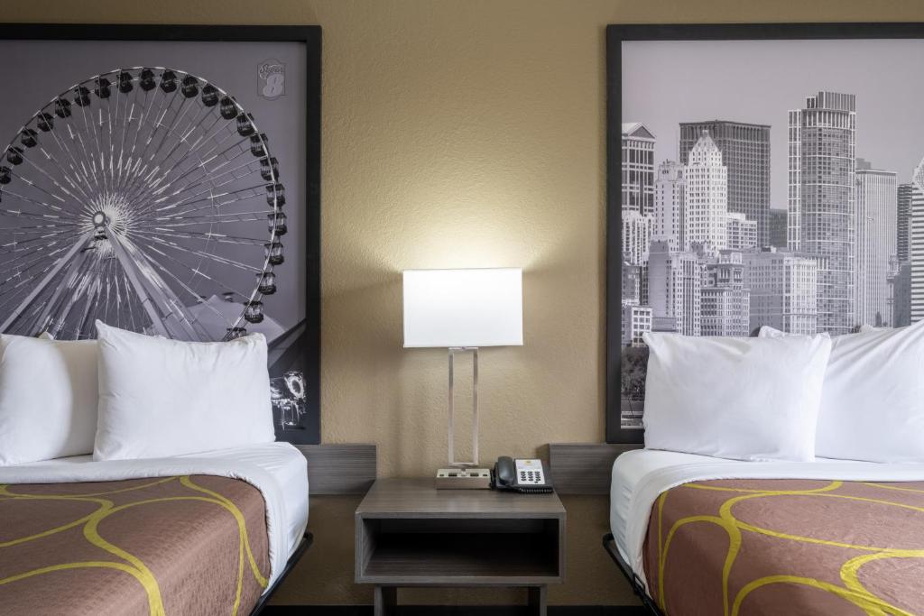 Super 8 by Wyndham Merrillville photo 2