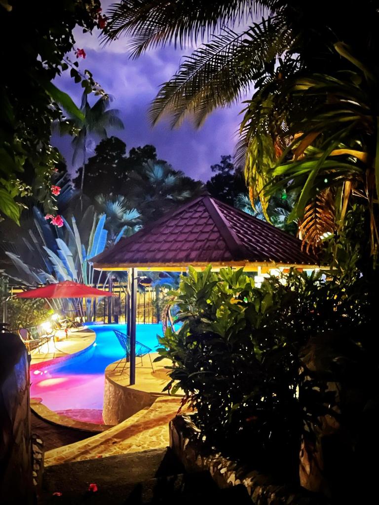 The Scarlet Villas photo 2