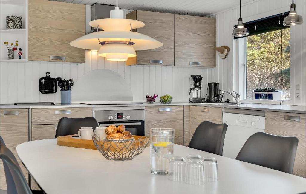 Nice Home In Hvide Sande With 4 Bedrooms And Wifi photo 3