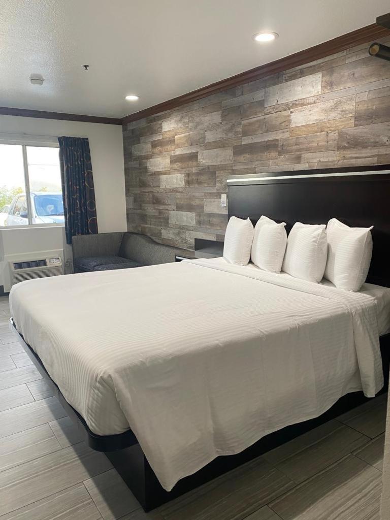 Starlight Inn Huntington Beach image
