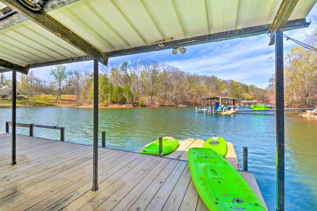 Townville Lake House with Private Dock, Kayaks! photo 1