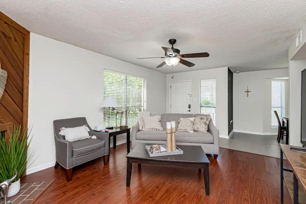 Affordable Comfortable Getaway near LSU photo 2