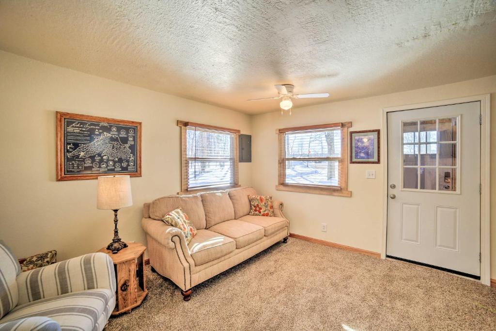 Peaceful Marquette Cottage with Sunroom! photo 2