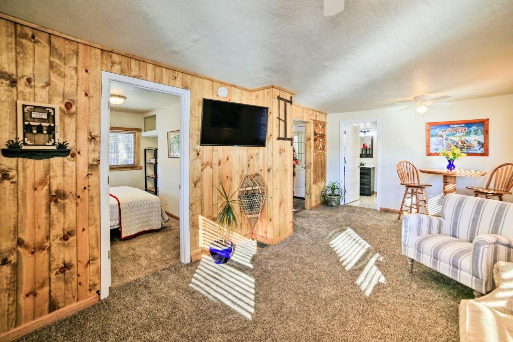 Peaceful Marquette Cottage with Sunroom! photo 3