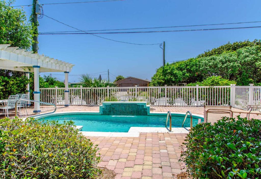 Camellia House photo 3