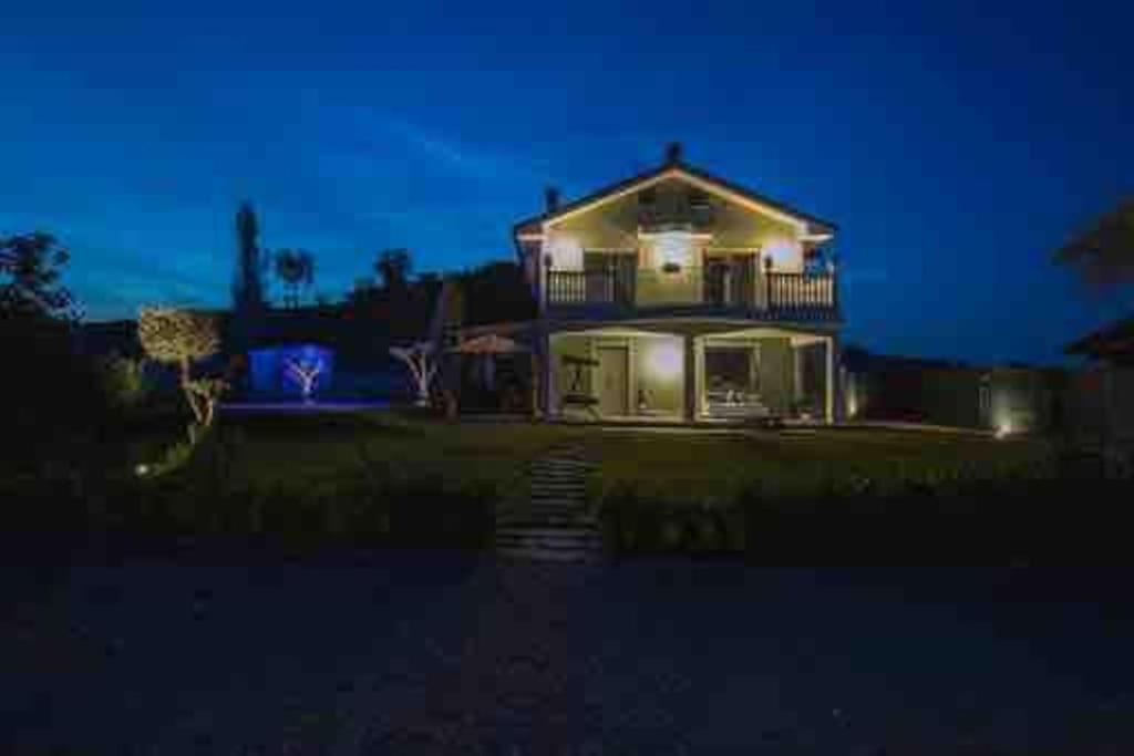 Villa MERAVIGLIA, heated pool, 16 km from the sea photo 2