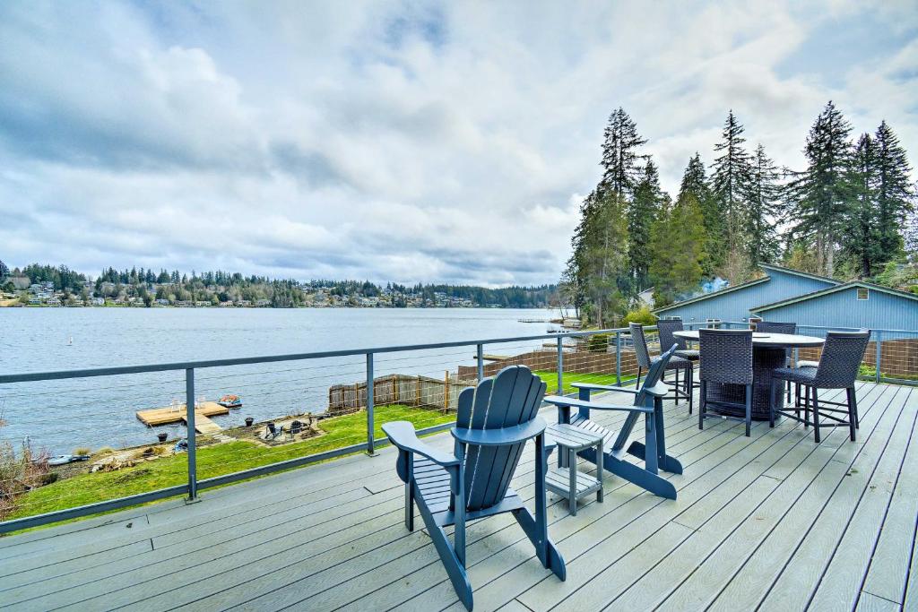 Lakefront Bremerton Vacation Rental with Deck! photo 1