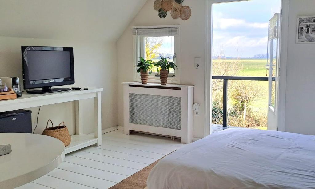 Edam, Garden Room with private entrance and rural view photo 3