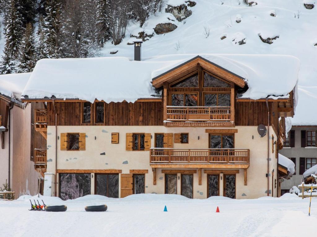 Prestigious chalets 40 p in classified site exceptional view swimming pool sauna photo 4