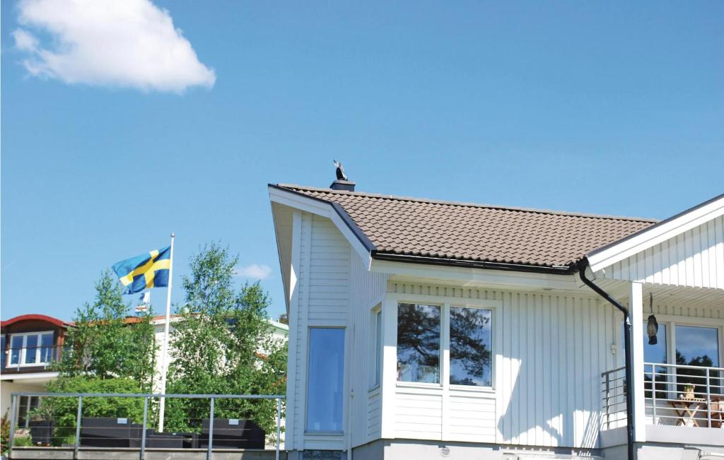 Beautiful Home In Vstra Frlunda With 3 Bedrooms And Wifi photo 3